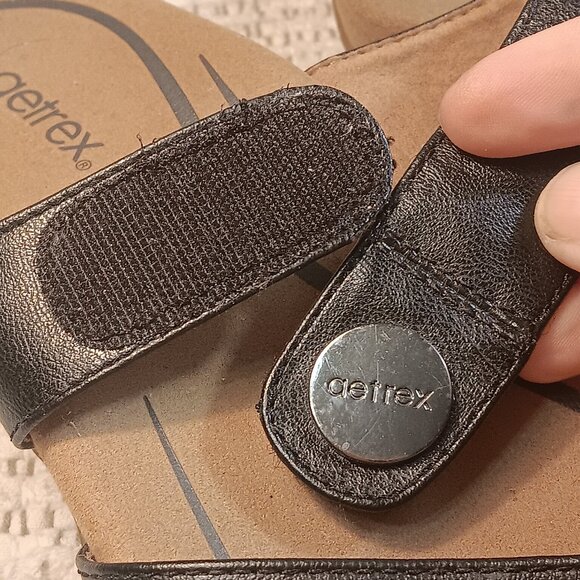 Aetrex women's 'Izzy' black faux leather adjustable thongs flip flops sz 9 - 9.5 - Picture 7 of 13